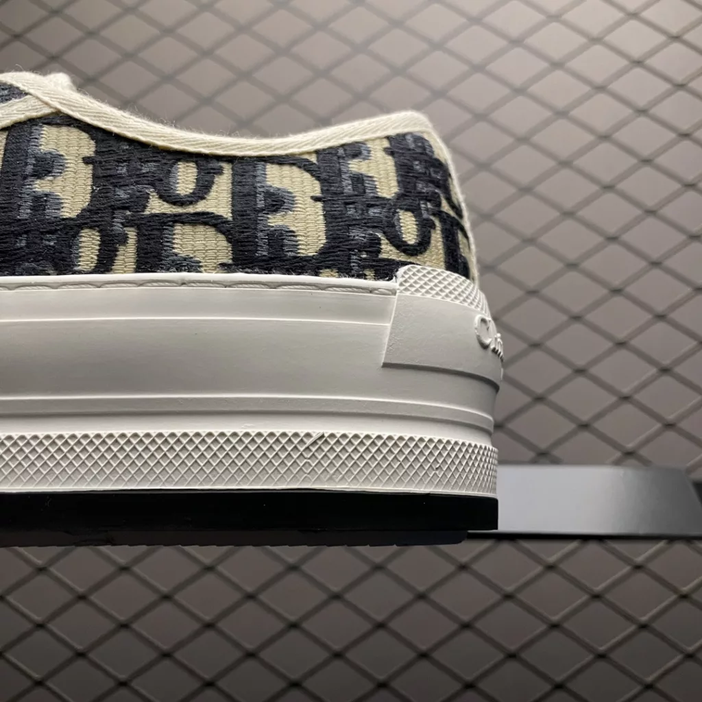 Local DIOR Dior Walk'n 'Oblique 23S Spring/Summer New Low Top Casual Board Shoes Thick Sole Fashion Piece Oblique Printed Cotton Embroidered Upper 3D Canvas Restoration 99% Original Genuine Leather insole with Original EAV Material Thick Sole, Synchronized with Original Christian DiorParis Lace, and Full Set of Genuine Magnetic Flip Cover Package Size: 35 36 37 38 39 40