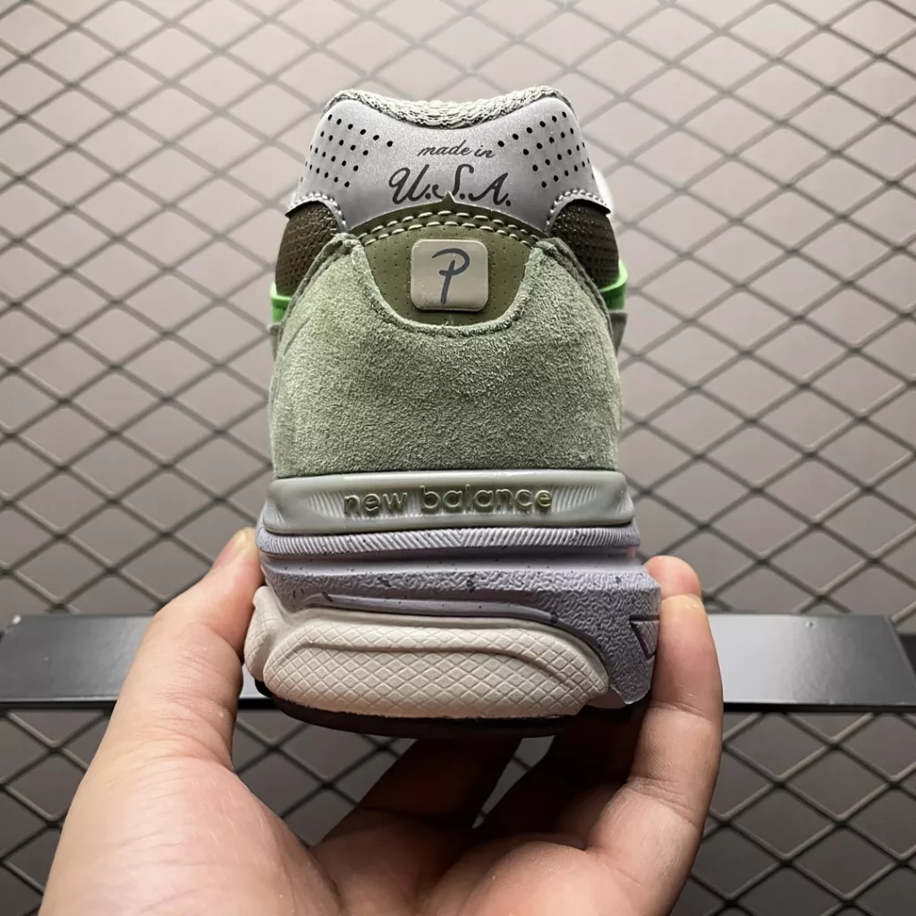 Locally obtained original version Patta x New Balance New Balance 990 series M990PP3 co branded retro casual running shoes are the highest version available in the market. The true original factory data is correct. The color of the original factory's first layer leather blanking combination UP is original and ingenious. The process of creating the upper and sole is extremely complex. The new independent private model sole is the only correct combination for making the old sole. The size of the sole is 36 37 37.5 38 38.5 39.5 40 40.5 41.5 42 42.5 43 44 44.5 45 45.5 46.5
