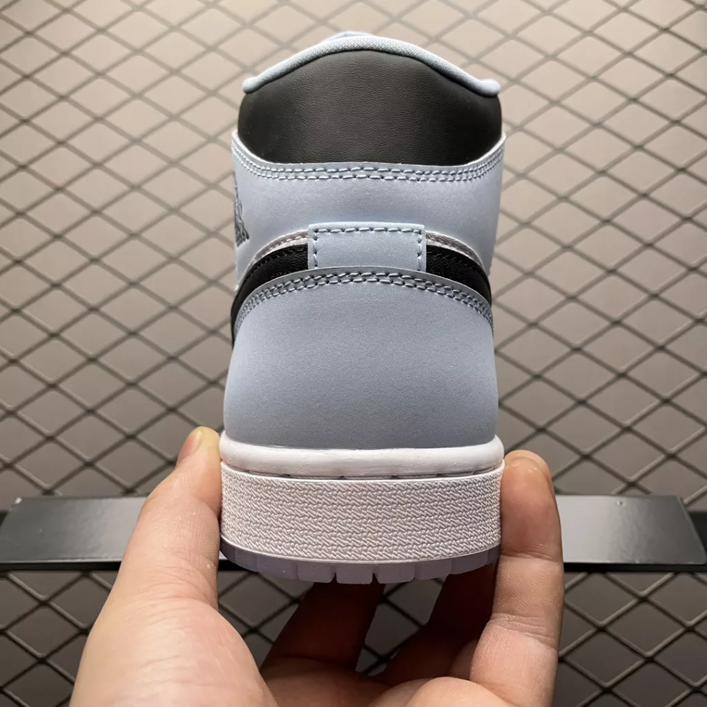 Locally sourced Air Jordan 1 Mid AJ1 Qiao 1 Mid Top Cultural Basketball Shoe DV1308-104, the highest quality original shoe development platform available in the market, with a dedicated OEM production line for orders. Each color scheme is purchased, and the original shoes are confirmed with details. Actual shooting size: 40 40.5 41 42 42.5 43 44 44.5 45 46 plaits