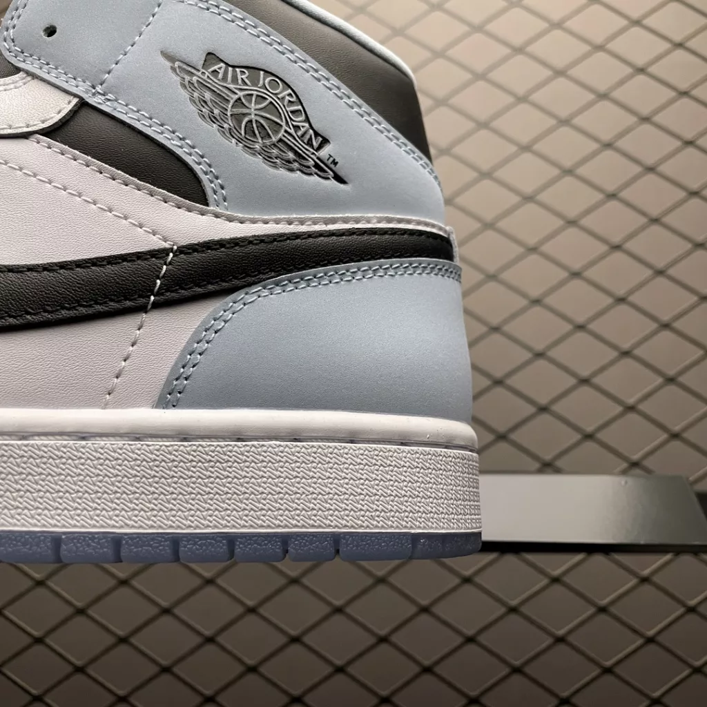 Locally sourced Air Jordan 1 Mid AJ1 Qiao 1 Mid Top Cultural Basketball Shoe DV1308-104, the highest quality original shoe development platform available in the market, with a dedicated OEM production line for orders. Each color scheme is purchased, and the original shoes are confirmed with details. Actual shooting size: 40 40.5 41 42 42.5 43 44 44.5 45 46 plaits