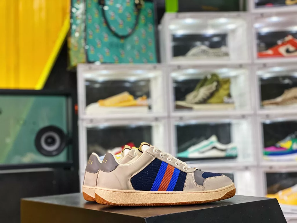 The NFC chip version platform is exclusively designed for Gucci Screener Sneaker small dirty shoes. Classic prototype, retro and versatile, old dad's board shoes/retro college style, old style, authentic mold opening, original Italian imported cowhide inside and outside, full leather craftsmanship, official all 10