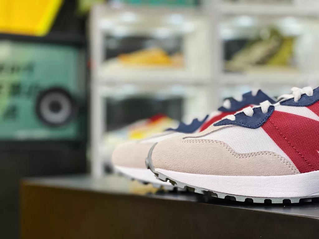 Exclusive live shooting ✨ NB New Balance MS327 series retro casual sports jogging shoes MS327CPB are made of pigskin suede and breathable mesh fabric, forming a difference in market suede. Wrong version # Mid sole high elastic EVA foam material with full size 10