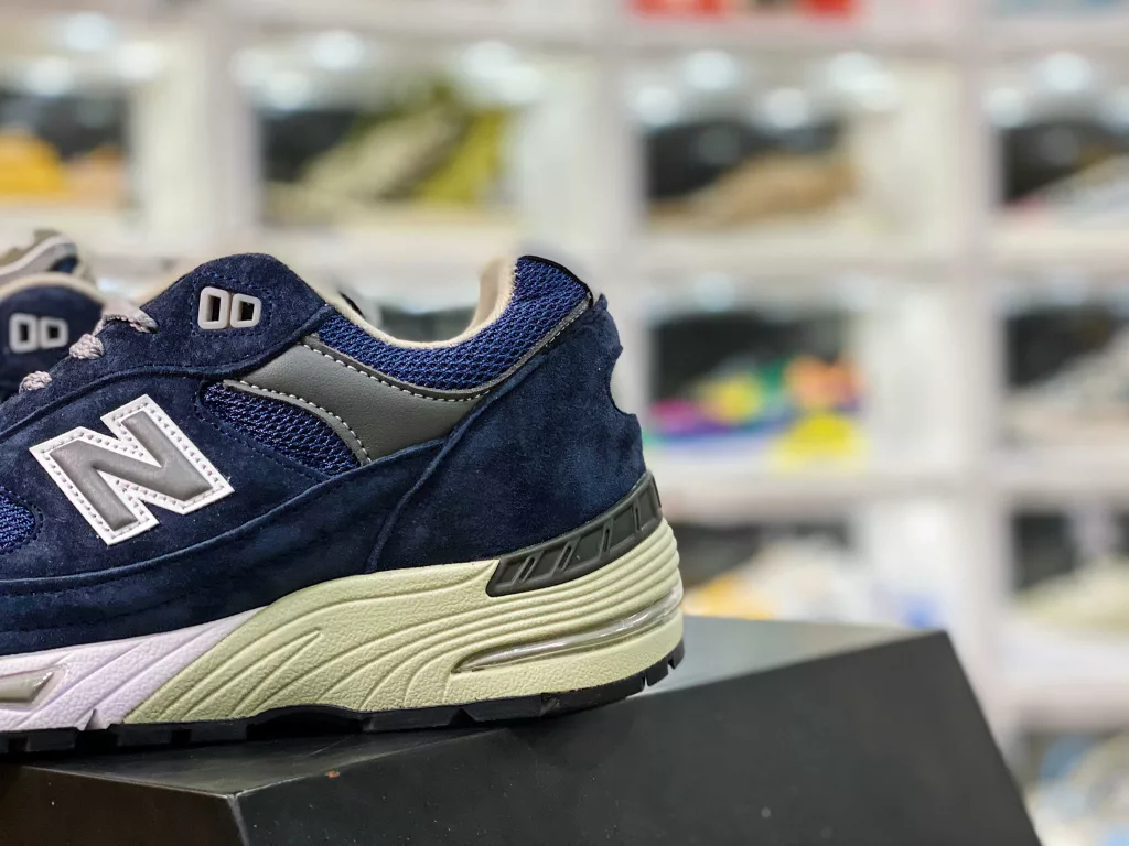 Pure original version of top tier British produced New Balance M9919CH CM British produced limited edition sports shoes Dad's shoes 10