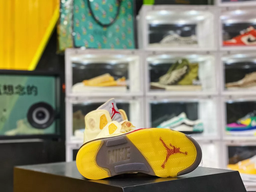 Tasting the Fresh Off White x Air Jordan Retro 5 Sail OW Beige Red 2020 AJ5 Celebrates 30th Anniversary with Exclusive American Fashion Luxury Brand Reunion Black 3M 