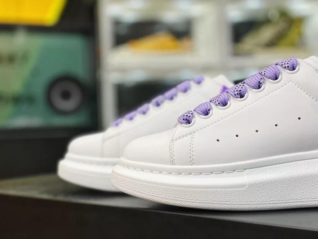Alexander McQueen/Alexander McQueen sponge cake shoes with thick and enlarged soles, high and small white shoes, 2020 new official style, available in full size, stock, and the latest version in the market, high. Any version can be compared at will. Imported silk fabric, original and authentic water dyed sheepskin 10