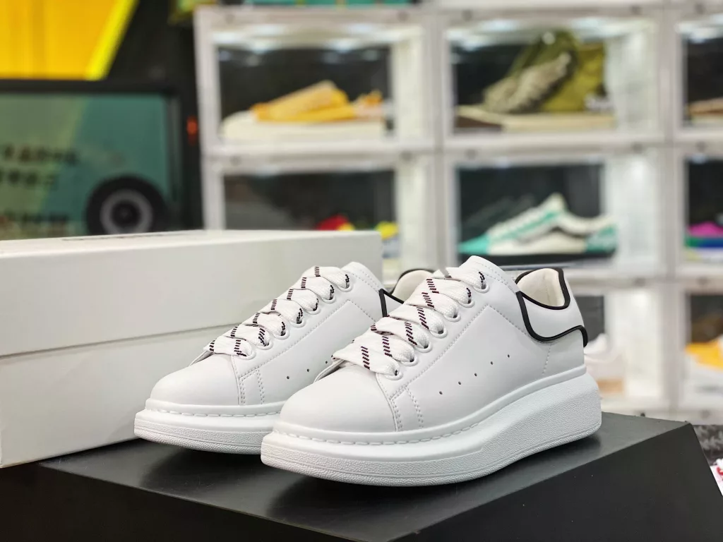 Alexander McQueen/Alexander McQueen sponge cake shoes with thick and enlarged soles, high and small white shoes, 2020 new official style, available in full size, stock, and the latest version in the market, high. Any version can be compared at will. Imported silk fabric, original and authentic water dyed sheepskin 10