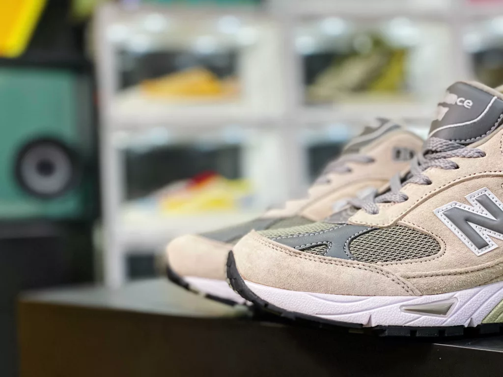 Pure original version of top tier British produced New Balance M9919CH CM British produced limited edition sports shoes Dad's shoes 10