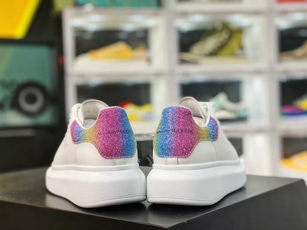 Alexander McQueen/Alexander McQueen sponge cake shoes with thick and enlarged soles, high and small white shoes, 2020 new official style, available in full size, stock, and the latest version in the market, high. Any version can be compared at will. Imported silk fabric, original and authentic water dyed sheepskin 10