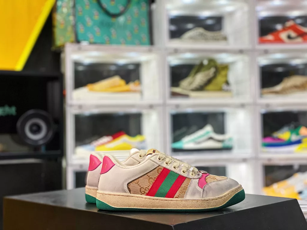 Exclusive chip version ‼️ The strongest and top tier designated version available on the market, Gucci/Gucci Distressed Screener Sneaker Classic Prototype Retro Versatile Old Dad's Board Shoes/Retro Academy Style Retro Original Old 10