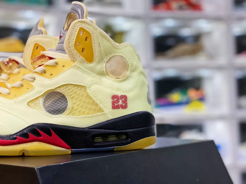 Tasting the Fresh Off White x Air Jordan Retro 5 Sail OW Beige Red 2020 AJ5 Celebrates 30th Anniversary with Exclusive American Fashion Luxury Brand Reunion Black 3M 