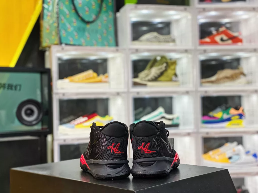 Nike Kyrie 7 Pre Heat Ep Irving Generation 7 Black and White Color Pairing Real Shot First Exclusive Pure Original Full Shoe Original File Embroidery Details Accurately Restored Original MD Cushioning midsole with Original Zoom turbo Air Cushion Item 10