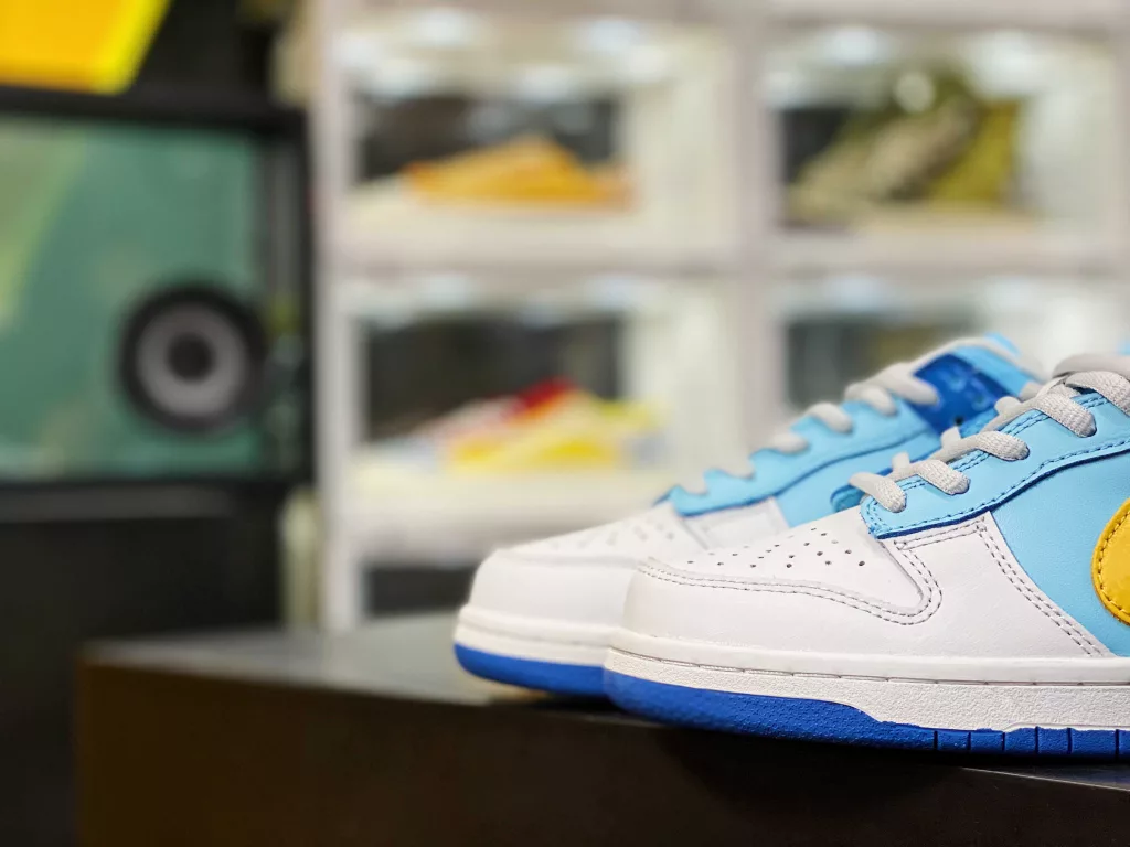 SB board shoes Blue white yellow original last original cardboard development version Nike Dunk Low Pro 2020 low top casual sports Skate shoe thickened tongue filling, greatly improving comfort and making it easier to wear and take off; The midsole has added foot 10