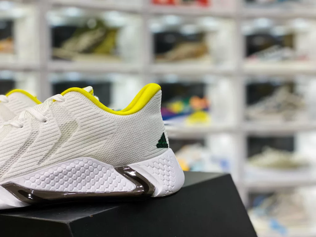 True standard half size system # 3 layer combination sole mold # Mid sole EVA foam cushioning material # Horse brand rubber anti slip effect # TPU brackets on both sides for stable support ❗ Adidas AlphaBOUNCE M Leather Alpha Series Shark Gill Pattern Bottom Cover 10