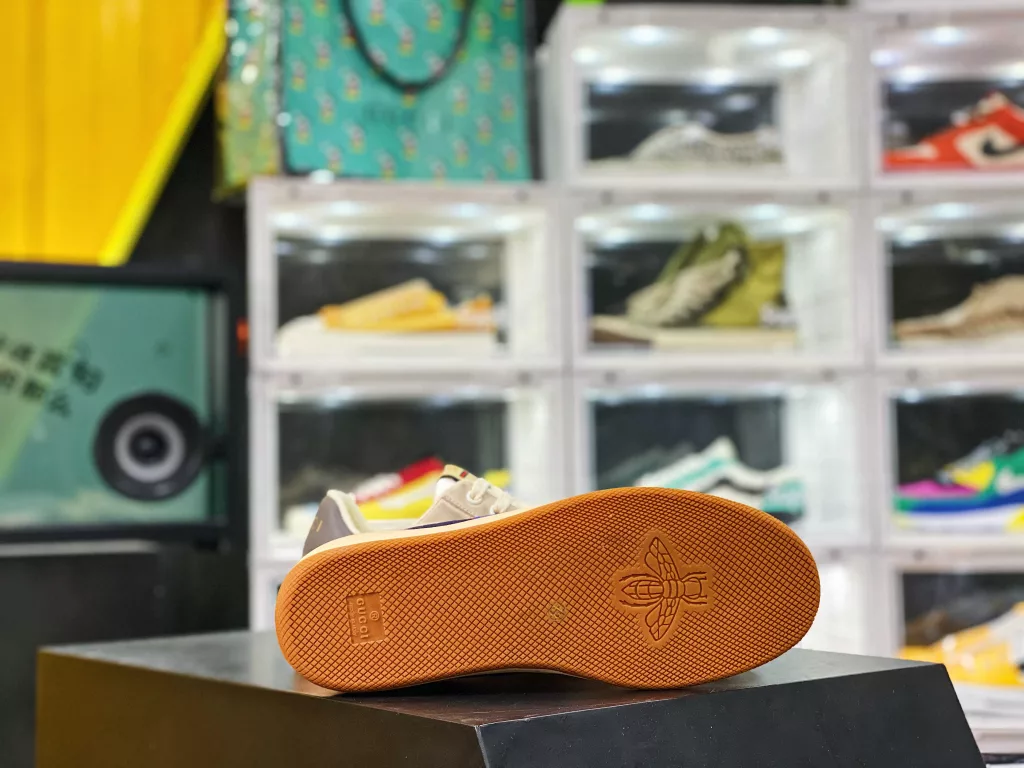 The NFC chip version platform is exclusively designed for Gucci Screener Sneaker small dirty shoes. Classic prototype, retro and versatile, old dad's board shoes/retro college style, old style, authentic mold opening, original Italian imported cowhide inside and outside, full leather craftsmanship, official all 10