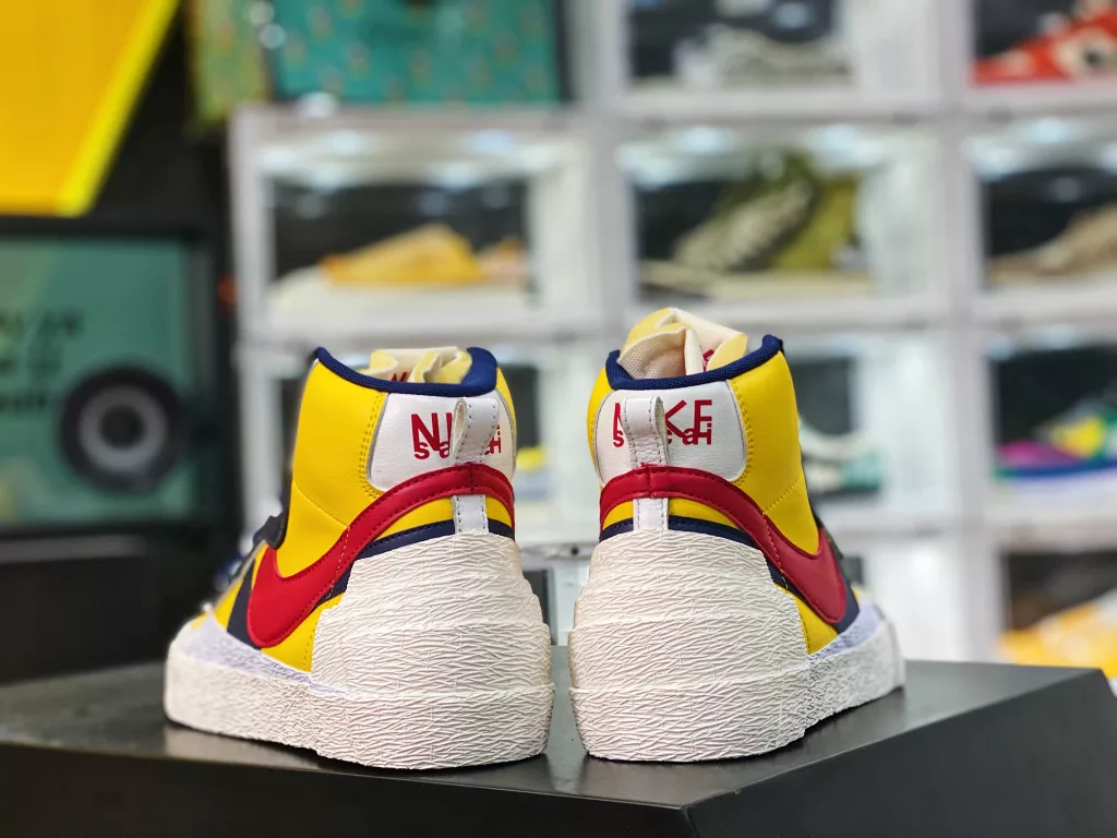 The strongest toxic version of Sacai x Nike Blazer Mid has been stored in four colors, with built-in NFC sensing chip. Currently, the most mature Sacai high top ‼️ Original cardboard last creates a natural small waist # Difference in the original factory's top layer leather material, market imitation top layer version # 10
