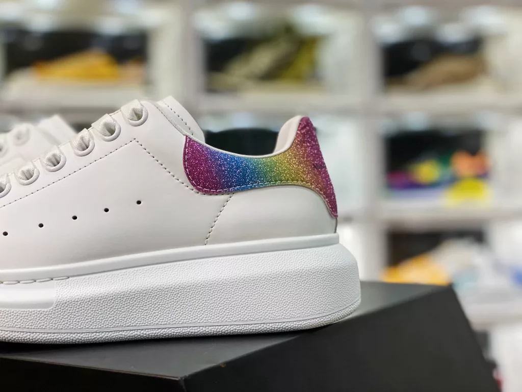 Alexander McQueen/Alexander McQueen sponge cake shoes with thick and enlarged soles, high and small white shoes, 2020 new official style, available in full size, stock, and the latest version in the market, high. Any version can be compared at will. Imported silk fabric, original and authentic water dyed sheepskin 10