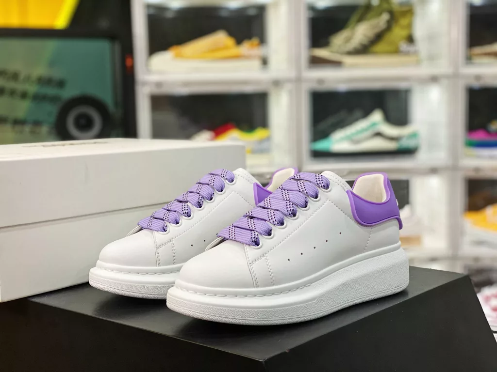 Alexander McQueen/Alexander McQueen sponge cake shoes with thick and enlarged soles, high and small white shoes, 2020 new official style, available in full size, stock, and the latest version in the market, high. Any version can be compared at will. Imported silk fabric, original and authentic water dyed sheepskin 10