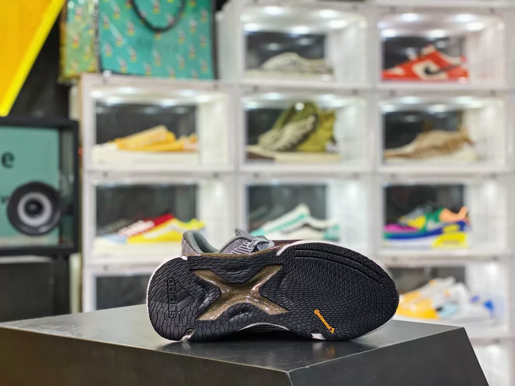 True standard half size system # 3 layer combination sole mold # Mid sole EVA foam cushioning material # Horse brand rubber anti slip effect # TPU brackets on both sides for stable support ❗ Adidas AlphaBOUNCE M Leather Alpha Series Shark Gill Pattern Bottom Cover 10