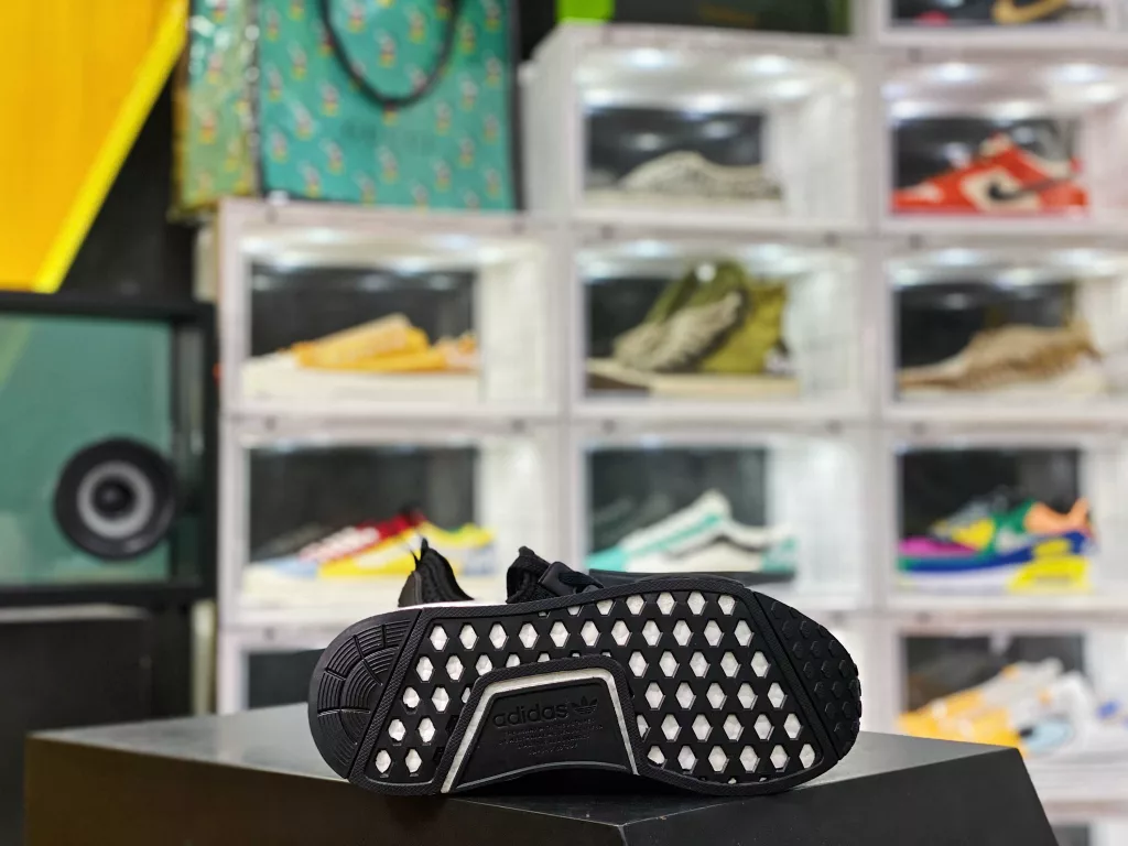 Classic remanufactured version # Genuine and authentic materials for men and women's shoes # Full length Boost+stability module ❗ Classic color scheme, Adidas adidas Clover Originals NMD_ R1 Primeknit 