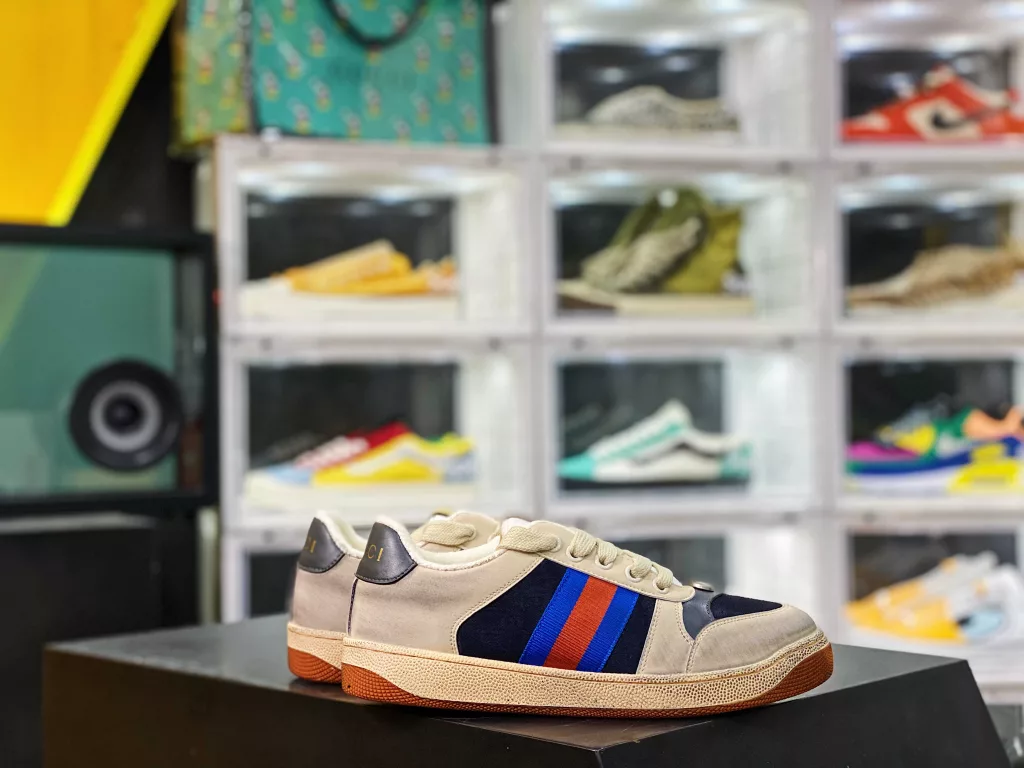 Exclusive chip version ‼️ The strongest and top tier designated version available on the market, Gucci/Gucci Distressed Screener Sneaker Classic Prototype Retro Versatile Old Dad's Board Shoes/Retro Academy Style Retro Original Old 10