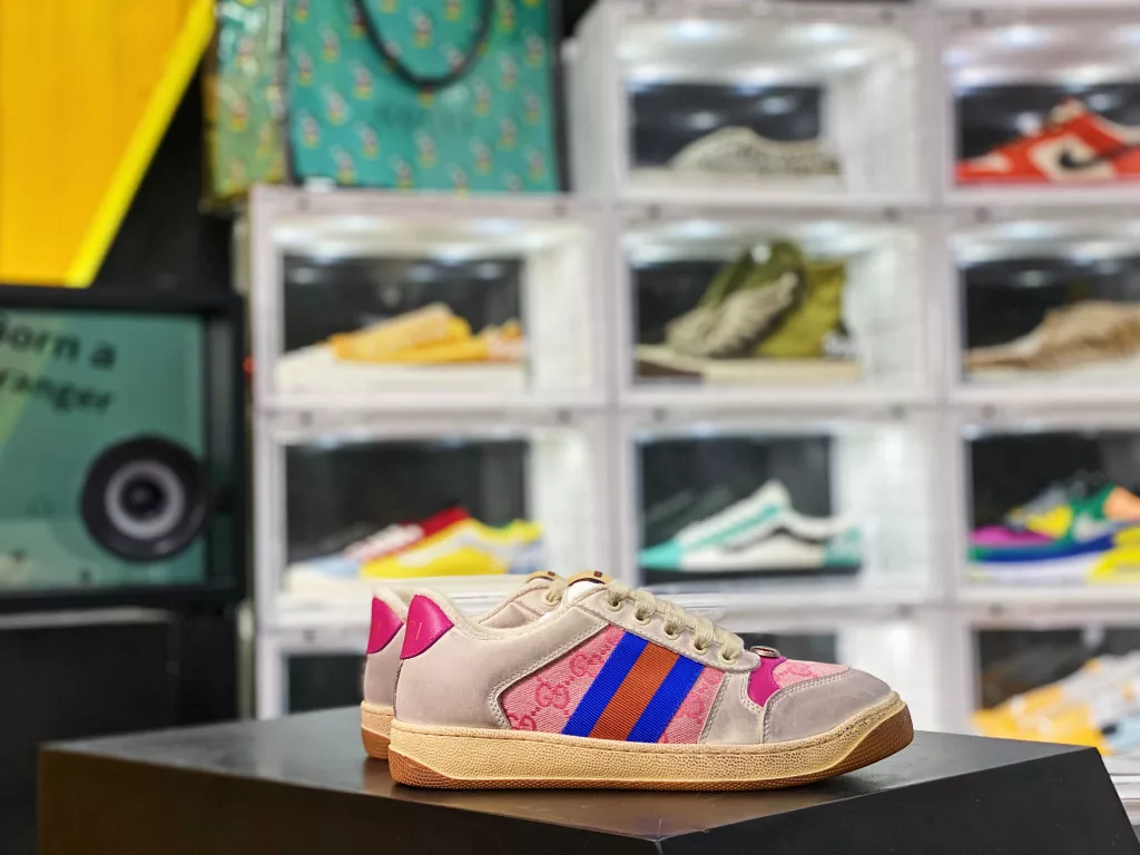 Exclusive chip version ‼️ The strongest and top tier designated version available on the market, Gucci/Gucci Distressed Screener Sneaker Classic Prototype Retro Versatile Old Dad's Board Shoes/Retro Academy Style Retro Original Old 10