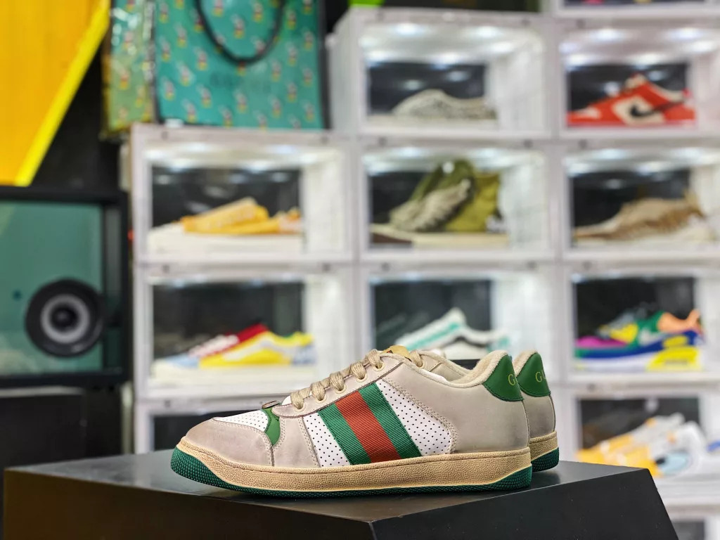 Exclusive chip version ‼️ The strongest and top tier designated version available on the market, Gucci/Gucci Distressed Screener Sneaker Classic Prototype Retro Versatile Old Dad's Board Shoes/Retro Academy Style Retro Original Old 10