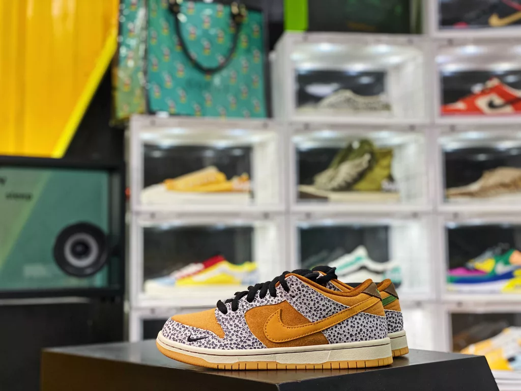 Exclusive debut of the whole network Perfect restoration details NIKE SB DUNK LOW PRO Grouper # Brand new upper Cardboard with correct curve in the back of the heel # Brand new heel electric embroidery with the same number of stitches as the genuine # High frequency details of the unique texture of the grey top layer upper 10