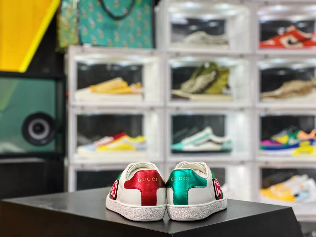 The strongest chip version ever shipped, Gucci Little Bee's official classic original shoe production process, raw materials, entire toe layer, including correct insole, non Guangdong fake insole, correct insole, double G printed side body original fabric, original metal wire, original factory embroidery process, original cabinet accessories 10