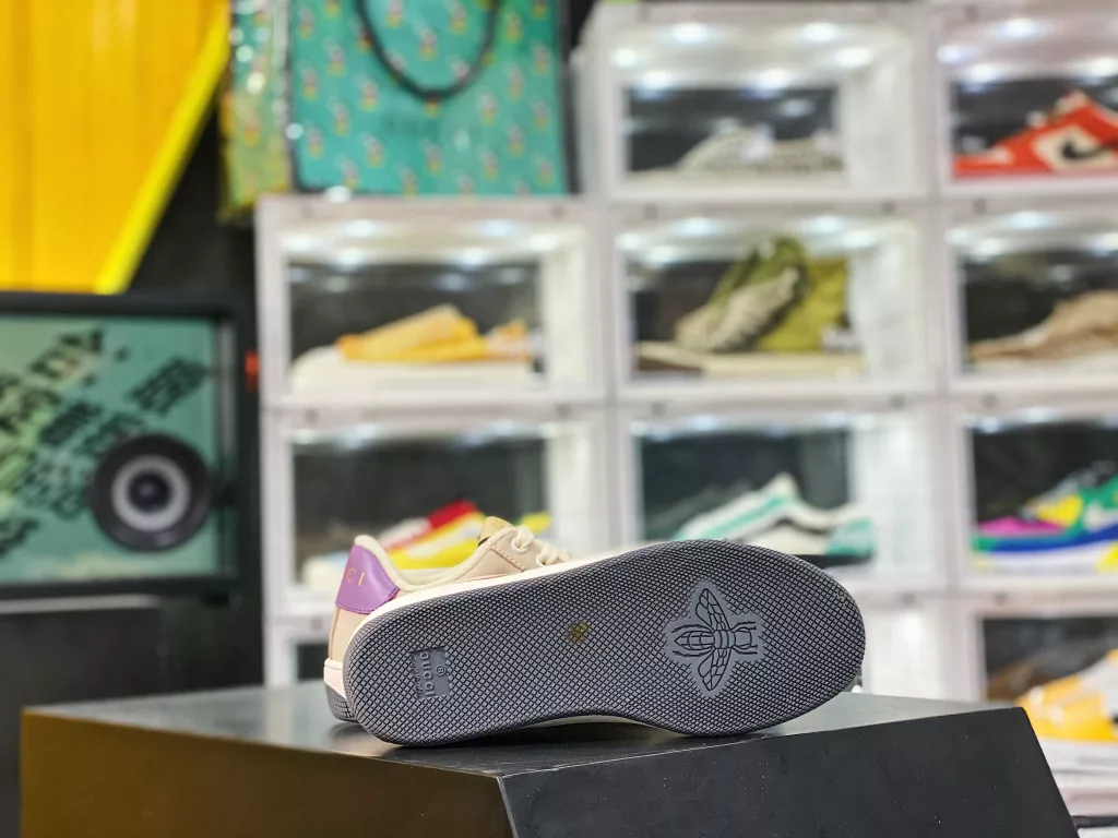 The NFC chip version platform is exclusively designed for Gucci Screener Sneaker small dirty shoes. Classic prototype, retro and versatile, old dad's board shoes/retro college style, old style, authentic mold opening, original Italian imported cowhide inside and outside, full leather craftsmanship, official all 10