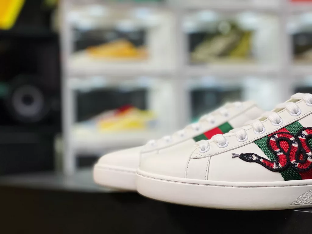The strongest chip version ever shipped, Gucci Little Bee's official classic original shoe production process, raw materials, entire toe layer, including correct insole, non Guangdong fake insole, correct insole, double G printed side body original fabric, original metal wire, original factory embroidery process, original cabinet accessories 10