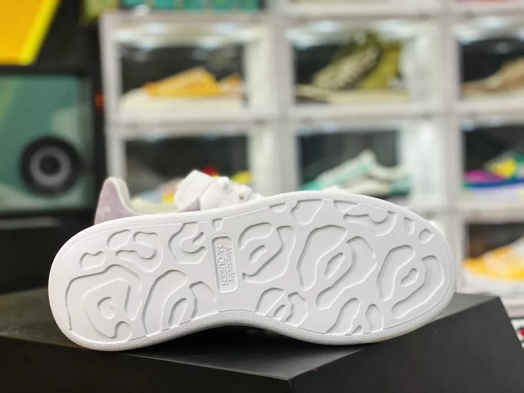 Alexander McQueen/Alexander McQueen sponge cake shoes with thick and enlarged soles, high and small white shoes, 2020 new official style, available in full size, stock, and the latest version in the market, high. Any version can be compared at will. Imported silk fabric, original and authentic water dyed sheepskin 10