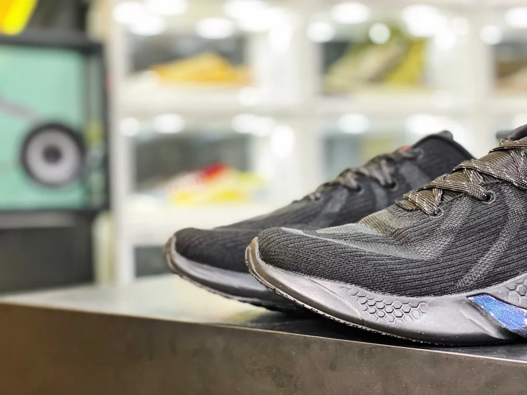 True standard half size system # 3 layer combination sole mold # Mid sole EVA foam cushioning material # Horse brand rubber anti slip effect # TPU brackets on both sides for stable support ❗ Adidas AlphaBOUNCE M Leather Alpha Series Shark Gill Pattern Bottom Cover 10
