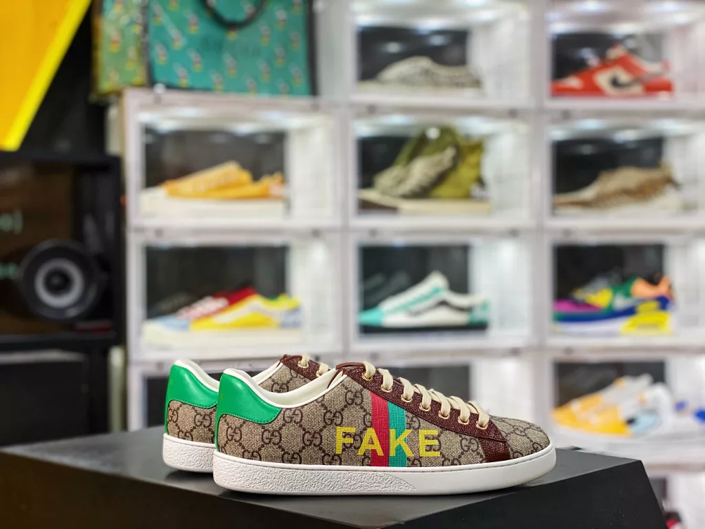 Exclusive live shooting ✨ Overseas Taobao Merchant Mixed Sale Edition Channel Original Order (Tongue with NFC Sensing Chip) Launches Classic High Luxury Gucci GUCCI Ace Embroidered Low Top Colored Low Top Fashion Versatile Casual Board Shoes 