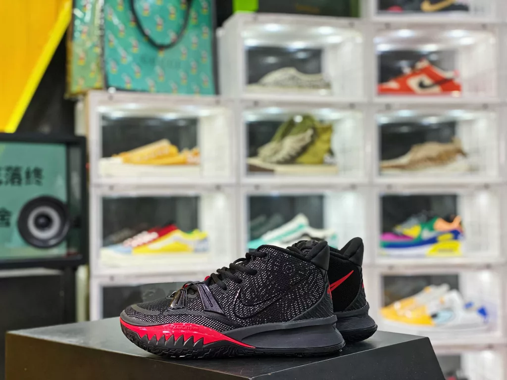 Nike Kyrie 7 Pre Heat Ep Irving Generation 7 Black and White Color Pairing Real Shot First Exclusive Pure Original Full Shoe Original File Embroidery Details Accurately Restored Original MD Cushioning midsole with Original Zoom turbo Air Cushion Item 10