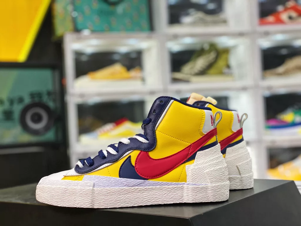 The strongest toxic version of Sacai x Nike Blazer Mid has been stored in four colors, with built-in NFC sensing chip. Currently, the most mature Sacai high top ‼️ Original cardboard last creates a natural small waist # Difference in the original factory's top layer leather material, market imitation top layer version # 10