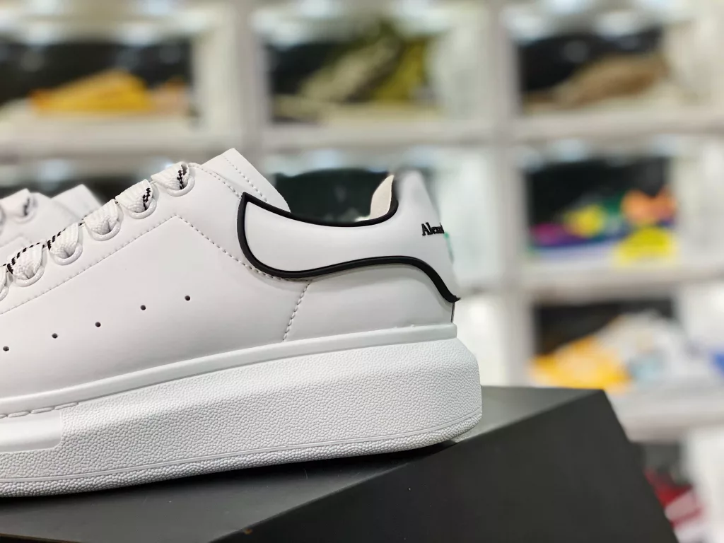 Alexander McQueen/Alexander McQueen sponge cake shoes with thick and enlarged soles, high and small white shoes, 2020 new official style, available in full size, stock, and the latest version in the market, high. Any version can be compared at will. Imported silk fabric, original and authentic water dyed sheepskin 10