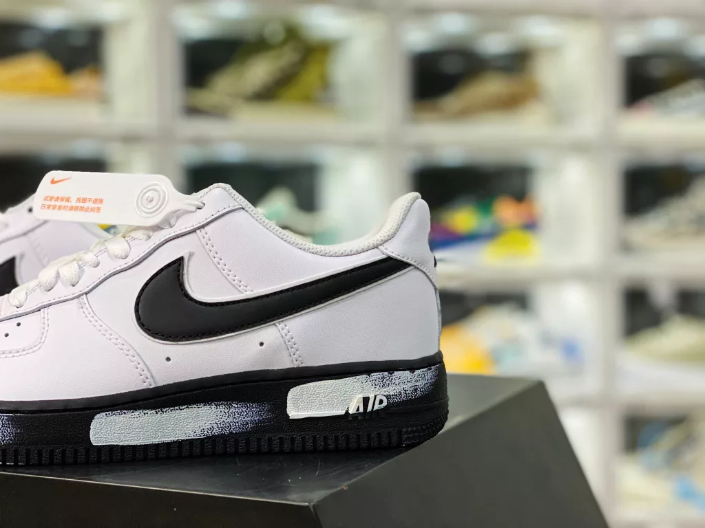 Nike Air Force 1 Low Black and White Graffiti Product Number: cz7898 100 Overseas Officially Released for Real Time Shooting in China First Customer Supplied Mold Raw Material Built-in Full Length Solo Original Last Cardboard to Create the Most Perfect Air Force Shoe Shape 10
