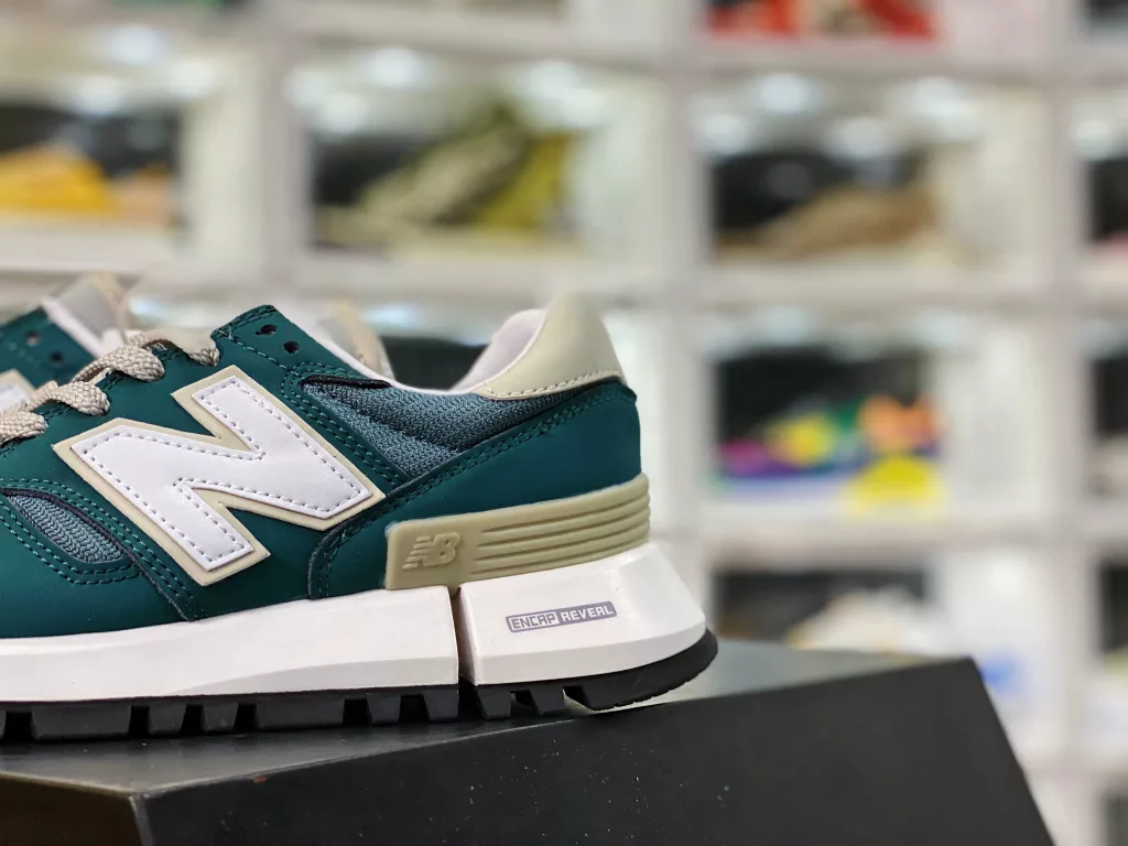 The COMME des GARCONS HOMME x New Balance co branded series NB1300 brings two American made RC1300 shoes with a strong minimalist style in design, each with a sleek black 10