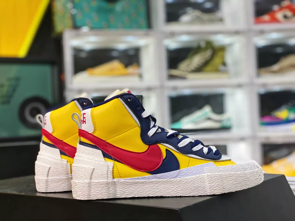 The strongest toxic version of Sacai x Nike Blazer Mid has been stored in four colors, with built-in NFC sensing chip. Currently, the most mature Sacai high top ‼️ Original cardboard last creates a natural small waist # Difference in the original factory's top layer leather material, market imitation top layer version # 10