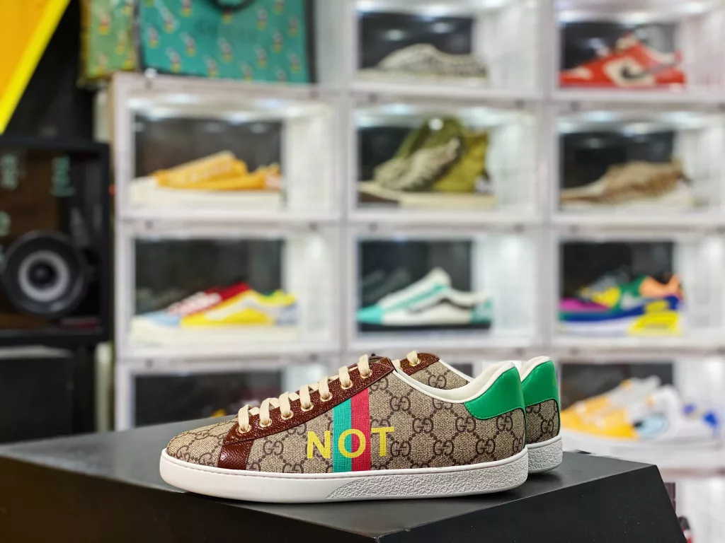 Exclusive live shooting ✨ Overseas Taobao Merchant Mixed Sale Edition Channel Original Order (Tongue with NFC Sensing Chip) Launches Classic High Luxury Gucci GUCCI Ace Embroidered Low Top Colored Low Top Fashion Versatile Casual Board Shoes 