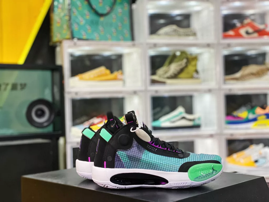 Ending with countless calls 👊🏻 Ultimate AJ34 flagship color scheme 