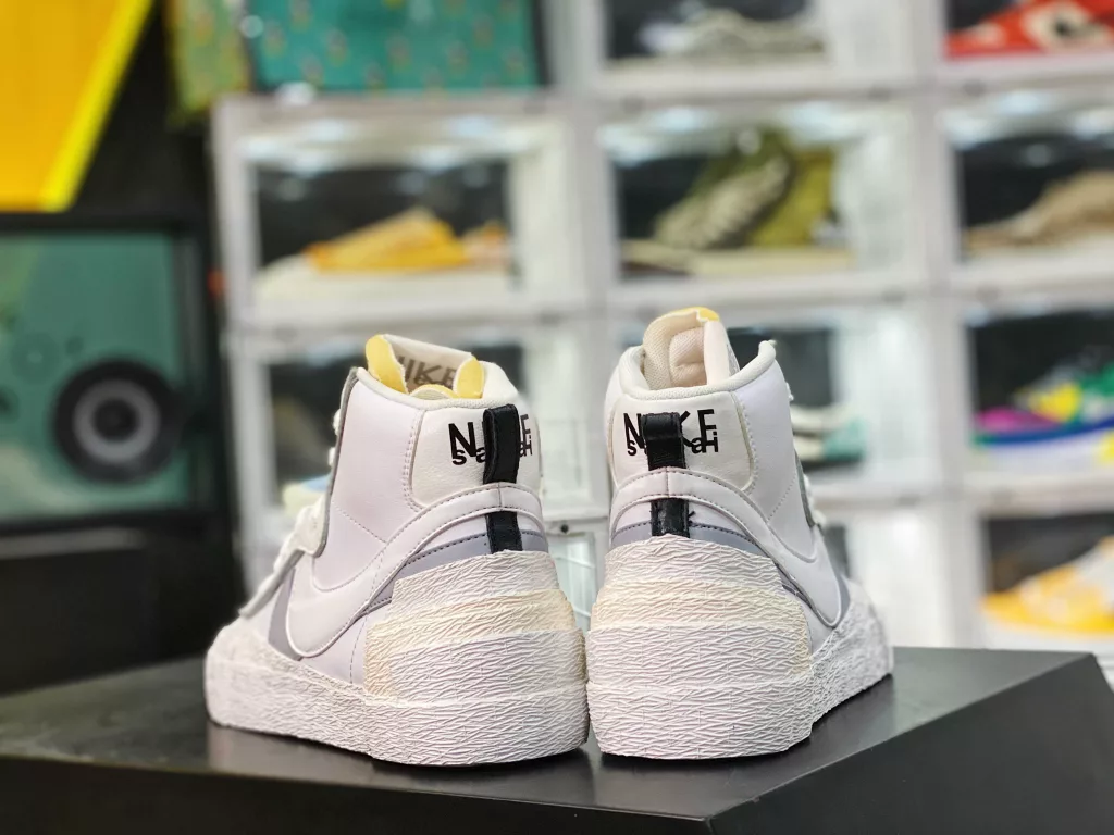 The strongest toxic version of Sacai x Nike Blazer Mid has been stored in four colors, with built-in NFC sensing chip. Currently, the most mature Sacai high top ‼️ Original cardboard last creates a natural small waist # Difference in the original factory's top layer leather material, market imitation top layer version # 10