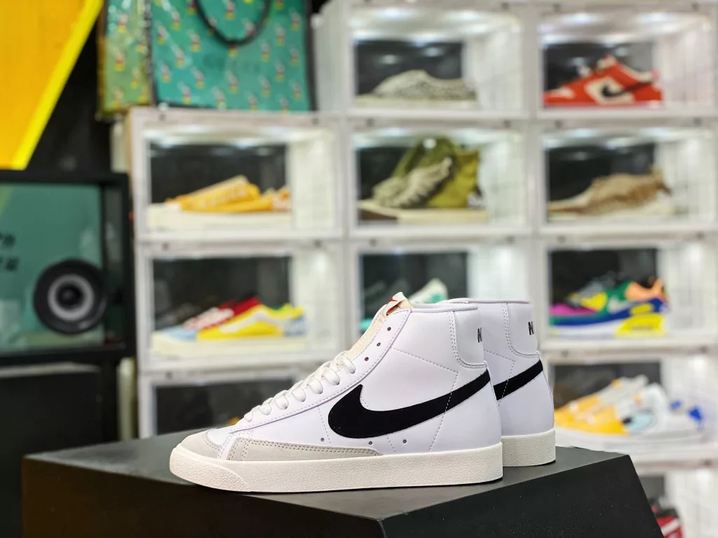 Nike Blazer Mid Versatile Piece Company level Strongest Nike Blazer Trailblazer ‼️ The timeless trend of IP craftsmanship, fine needle stitching, and wiring all follow the original shoe label, the original box, and the pure original shoe upper pulled back from Qingdao QT, LX3, factory made in 10
