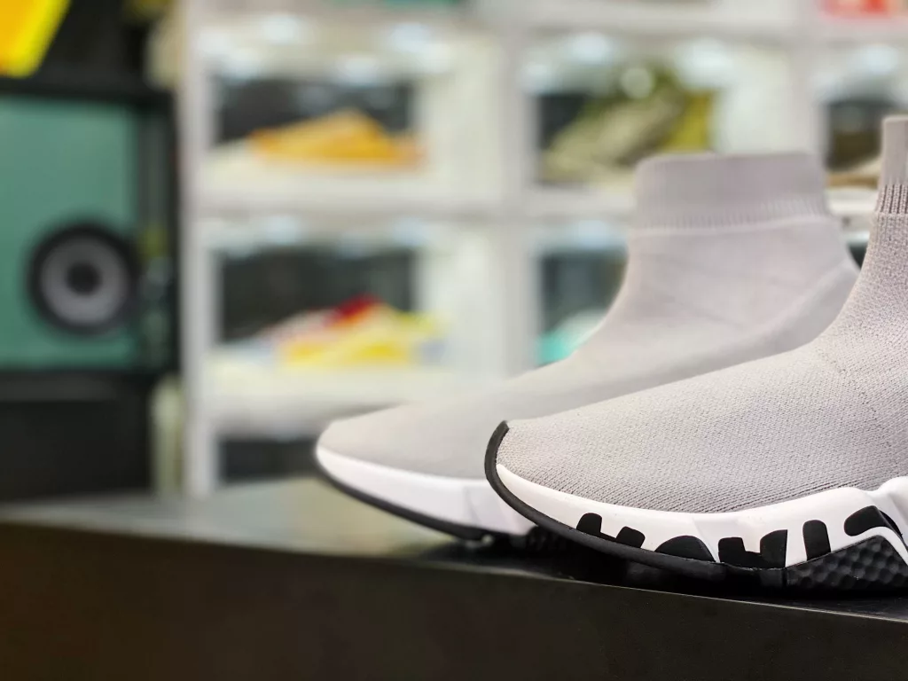 Balenciaga socks shoes Italian Chunyuan ‼ Balenciaga Speed Trainer upper with 80% polyamide fiber and 75D yarn, with an increase in spandex content to 40%, a 3-fold increase in density, double production time, and 50 hours to 10 hours of downtime