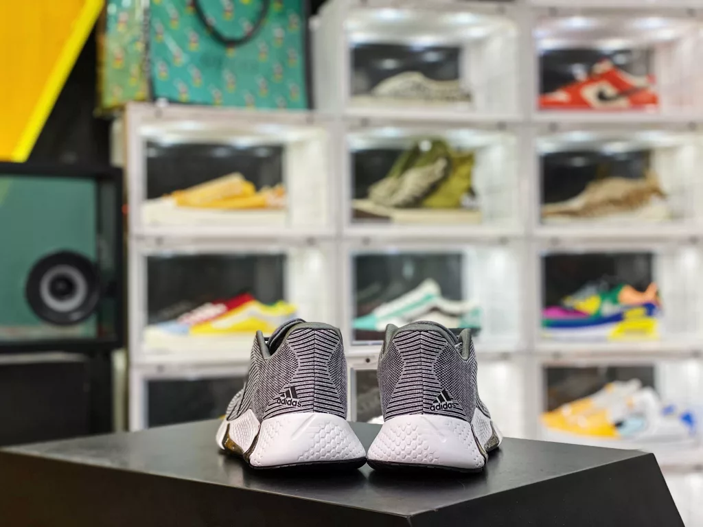 True standard half size system # 3 layer combination sole mold # Mid sole EVA foam cushioning material # Horse brand rubber anti slip effect # TPU brackets on both sides for stable support ❗ Adidas AlphaBOUNCE M Leather Alpha Series Shark Gill Pattern Bottom Cover 10