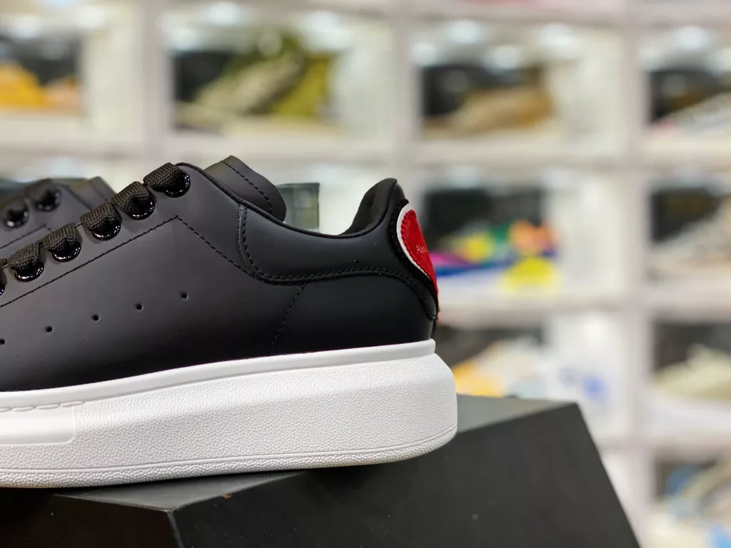 2020 McQueen Qixi Little White Shoes Love Tail Alexander McQueen, the highest quality special version of the whole network, Korean purchasing quality, with chip external standard scanning code, authentic outer box packaging to ensure one-step arrival of the brand new 2020 authentic shoe type 1.1 Shoe last to create a full set of original packaging 10