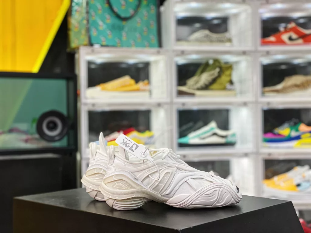 Okay version BALENCIAGA [TYREX 5.0] 10