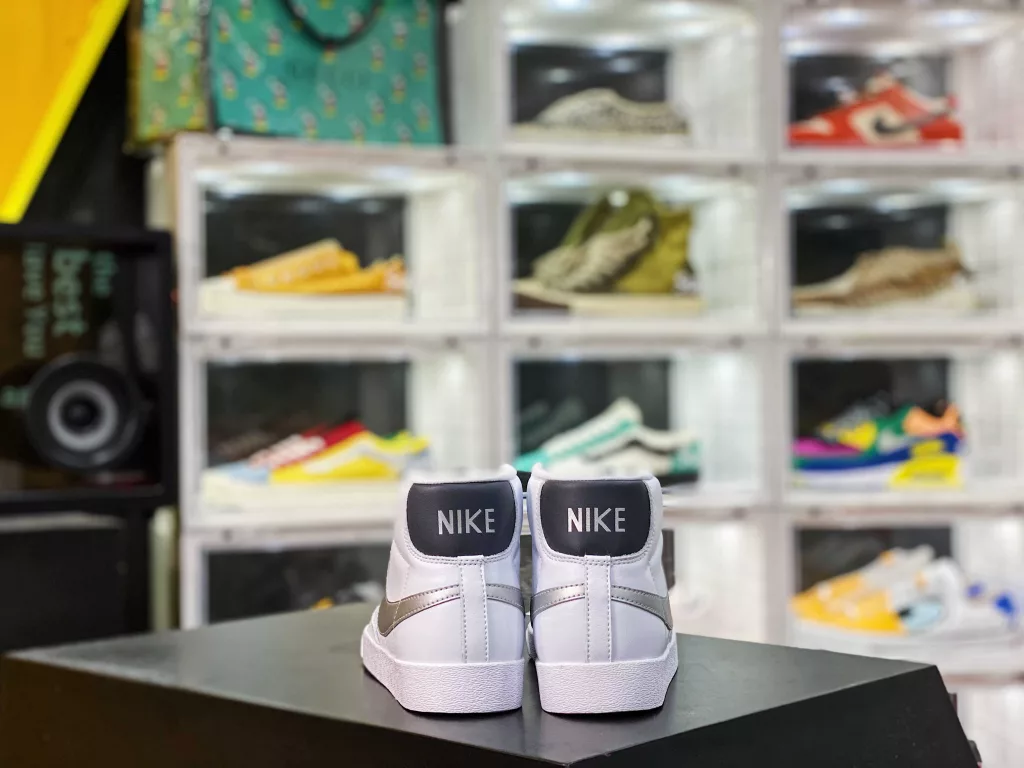 Nike Blazer Mid Versatile Piece Company level Strongest Nike Blazer Trailblazer ‼️ The timeless trend of IP craftsmanship, fine needle stitching, and wiring all follow the original shoe label, the original box, and the pure original shoe upper pulled back from Qingdao QT, LX3 factory made in 10