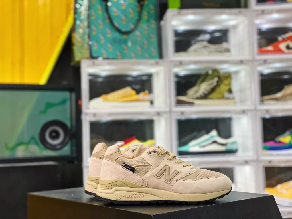 The original box is labeled as New Balance/New Bailun Classic Wolf Grey Limited Edition 3M Reflective M998LC Combination Sole with the same genuine shoe label and size 10