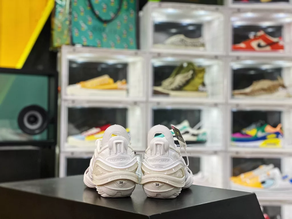 Okay version BALENCIAGA [TYREX 5.0] 10